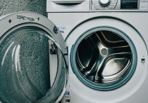 11 個夢見旋轉的象徵和含義解釋