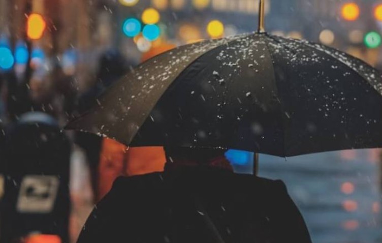 夢見下雨和雨傘的 35 個含義：夢見雨停晴天、夢見下著傾盆大雨卻看不到未來-狗尾詞典