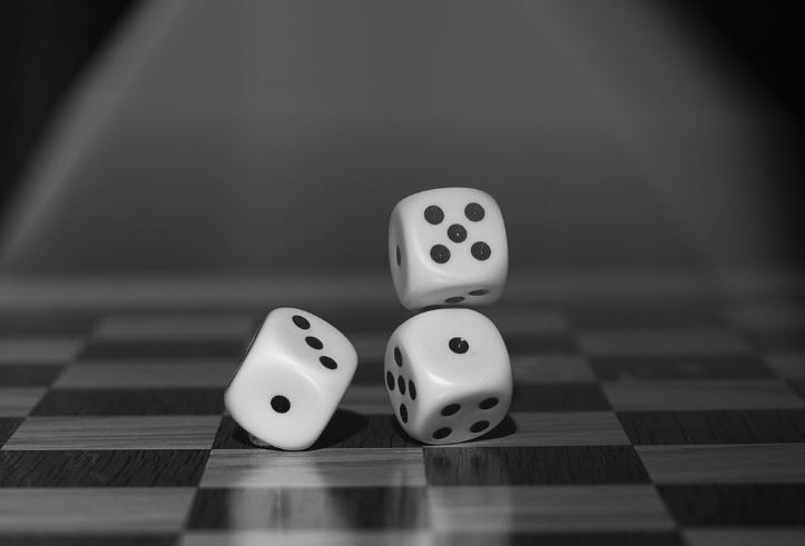6 個夢見骰子的解釋： 夢見玩骰子遊戲、夢見玩骰子-狗尾詞典