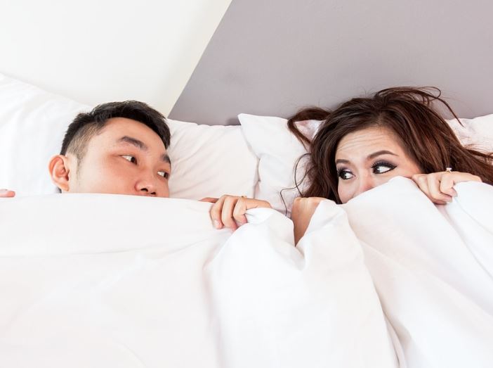 6 個夢見丈夫出軌的解釋：夢見和女人在一起、夢見丈夫和別的女人上床-狗尾詞典