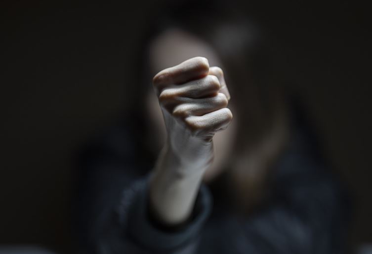 4 個夢見打朋友的解釋：夢見打朋友一巴掌、夢見被朋友打-狗尾詞典