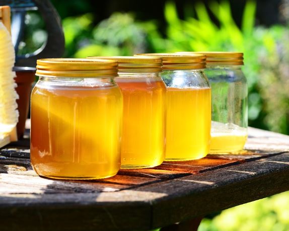 6 個夢見蜂蜜罐的解釋：夢見蜜罐打碎、夢見蜂蜜罐裝滿蜂蜜-狗尾詞典