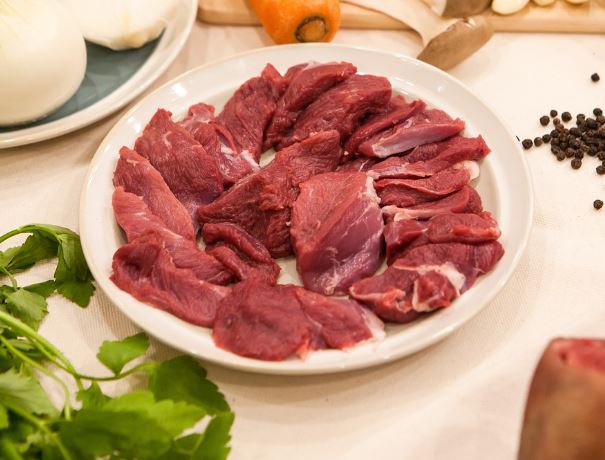 5 個夢見牛肉的解釋：夢見買牛肉、夢見吃牛肉-狗尾詞典