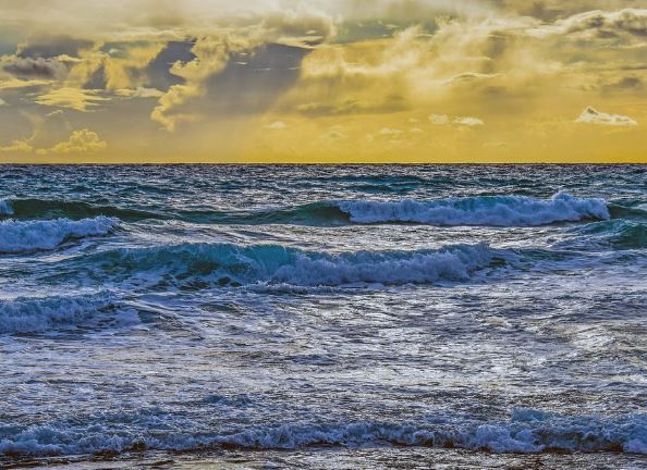 5 個夢見跳海的解釋：夢見汽車掉進海裡、夢見公車掉進海裡-狗尾詞典