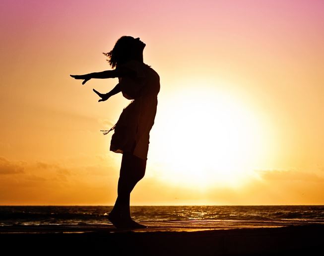 5 個夢見在海上行走的解釋：夢見站在海面上、夢見從海上沉下-狗尾詞典