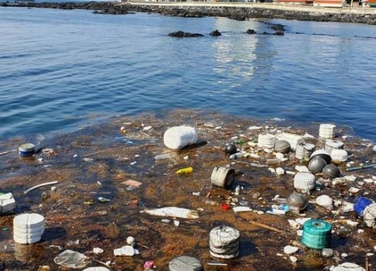 5 個夢見骯髒的大海的解釋： 夢見骯髒的海水 、夢見進入骯髒的大海-狗尾詞典