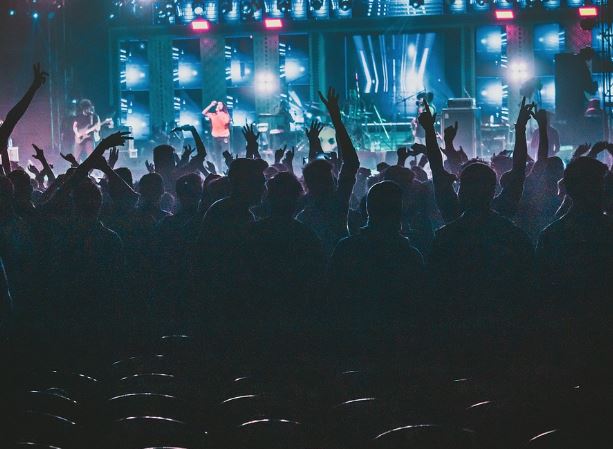 9 個夢見皇后樂隊的解釋：夢見親吻皇后樂隊、夢見皇后樂隊死了-狗尾詞典