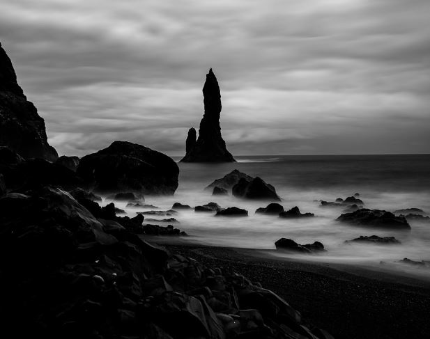 5 個夢見黑波浪的解釋： 夢見被黑浪捲走、夢見黑浪打你-狗尾詞典