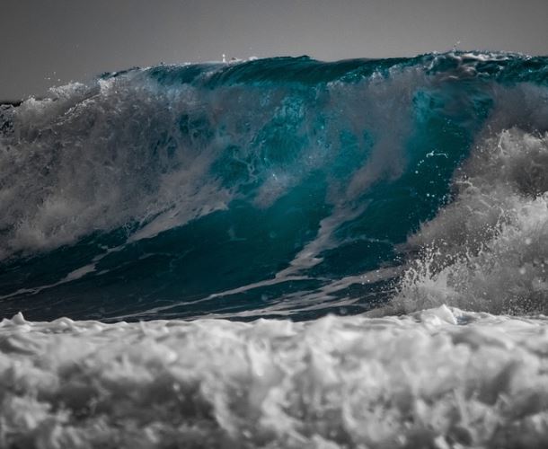 5 個夢見大浪的解釋：夢見遇到大浪、 夢見大浪-狗尾詞典