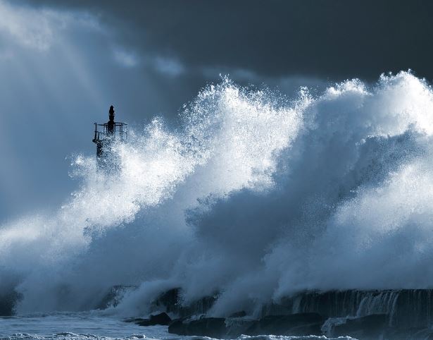 5 個夢見房子大小的波浪的解釋:夢見遇到房子大小的海浪、夢見房子大小的波浪-狗尾詞典 5 個夢見房子大小的波浪的解釋:夢見遇到房子大小的海浪、夢見房子大小的波浪-狗尾詞典