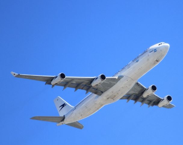 5 個夢見飛機墜毀的解釋：夢見自己的飛機墜毀、夢見飛機墜毀爆炸-狗尾詞典