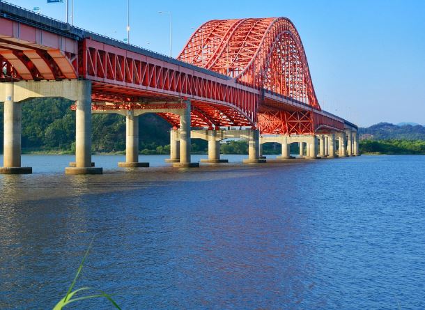 5 個夢見大河的解釋：夢見掉進大河裡、夢見跳進大河裡-狗尾詞典