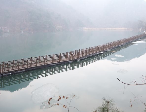 5 個夢見掉進河裡的解釋： 夢見河水倒流 、 夢見河水染紅-狗尾詞典