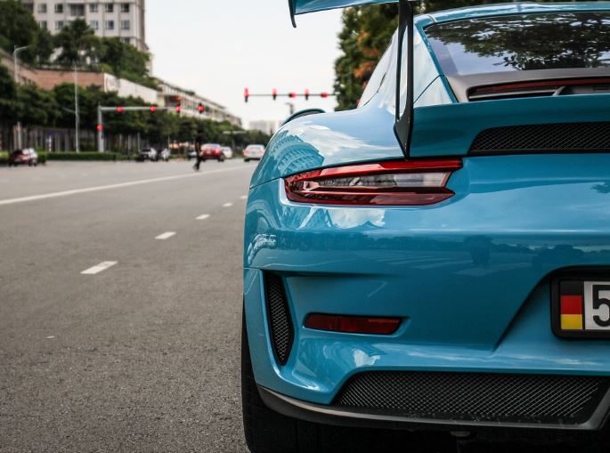 5 個夢見汽車刮痕的解釋：夢見被車撞、夢見被困在車裡-狗尾詞典