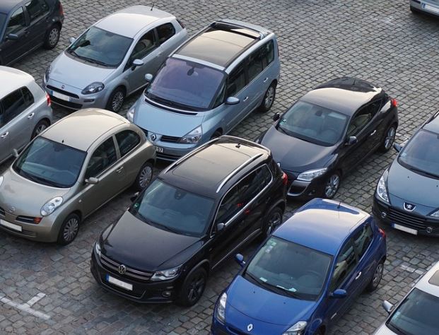 5 個夢見找車的解釋：夢見自己不記得自己把車停在哪裡了、夢見丟了又找車-狗尾詞典