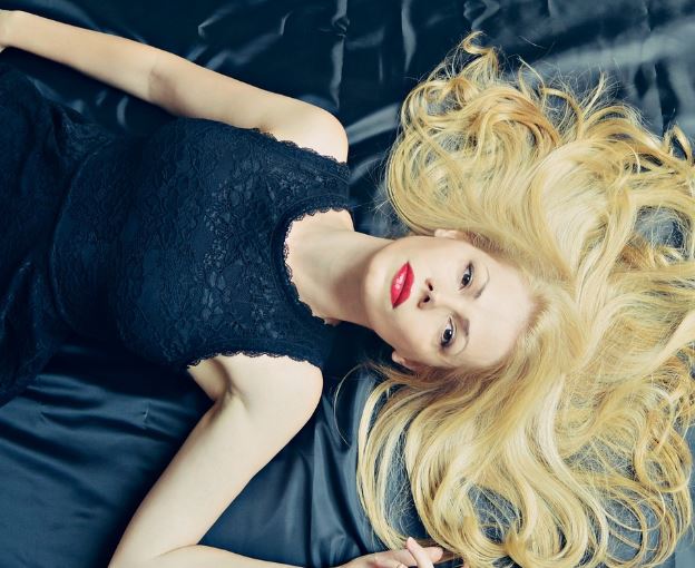 12 個夢見女性自慰的解釋：夢見自己在想名人時自慰、夢見某人卻暗中自慰-狗尾詞典